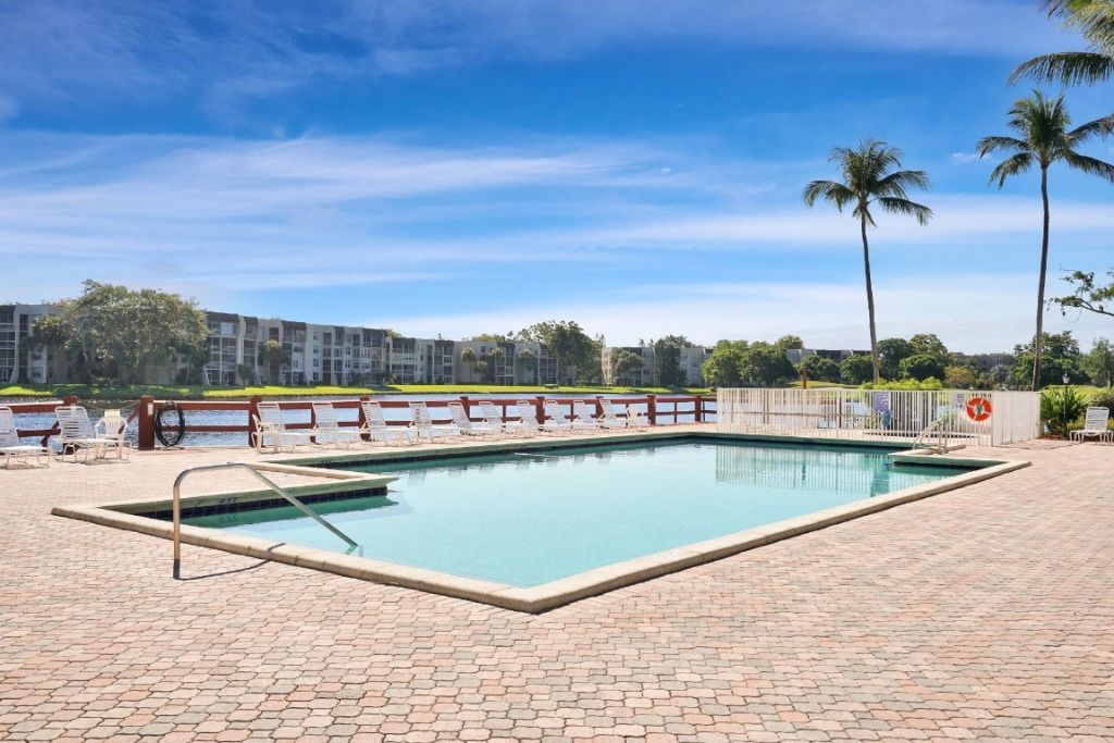9235 Lagoon Place, Unit 308, Davie, FL 33324 Photo