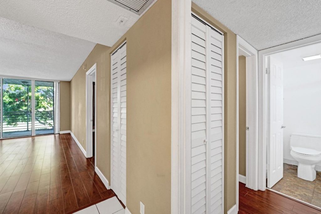 9235 Lagoon Place, Unit 308, Davie, FL 33324 Photo