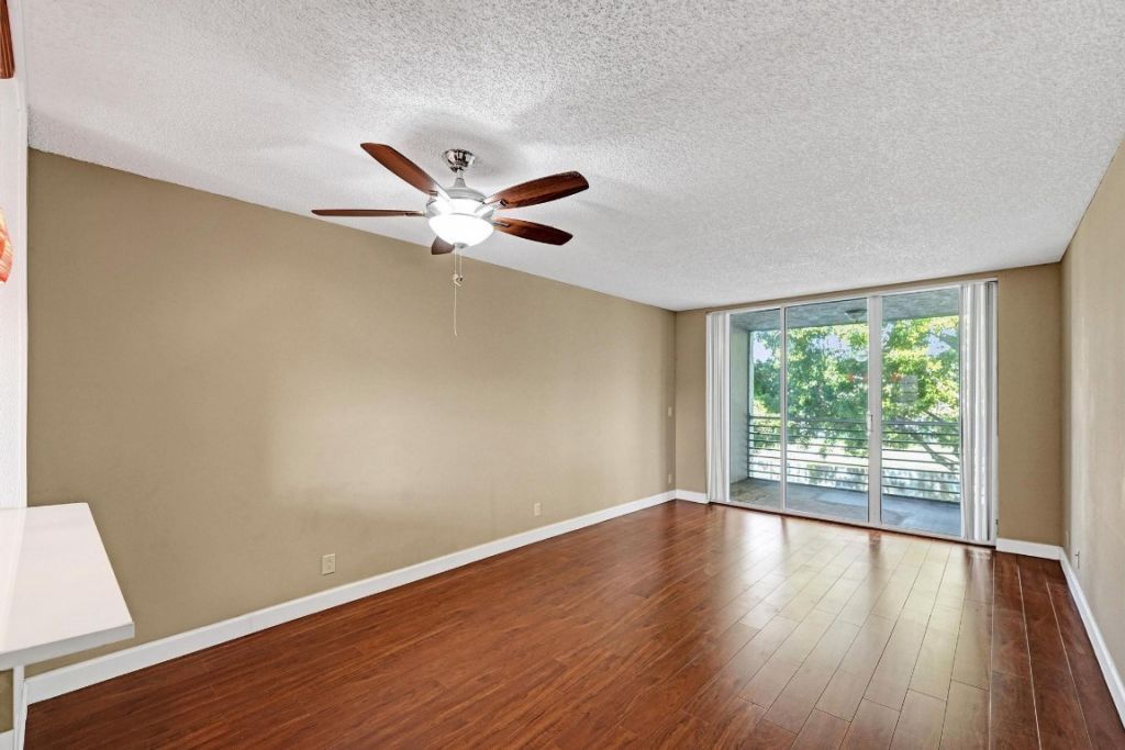 9235 Lagoon Place, Unit 308, Davie, FL 33324 Photo