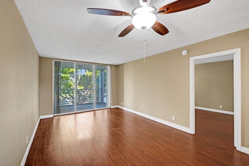 9235 Lagoon Place, Unit 308, Davie, FL 33324 Photo