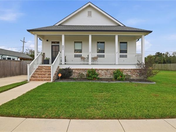 901 COUGAR Drive, Arabi, LA 70032