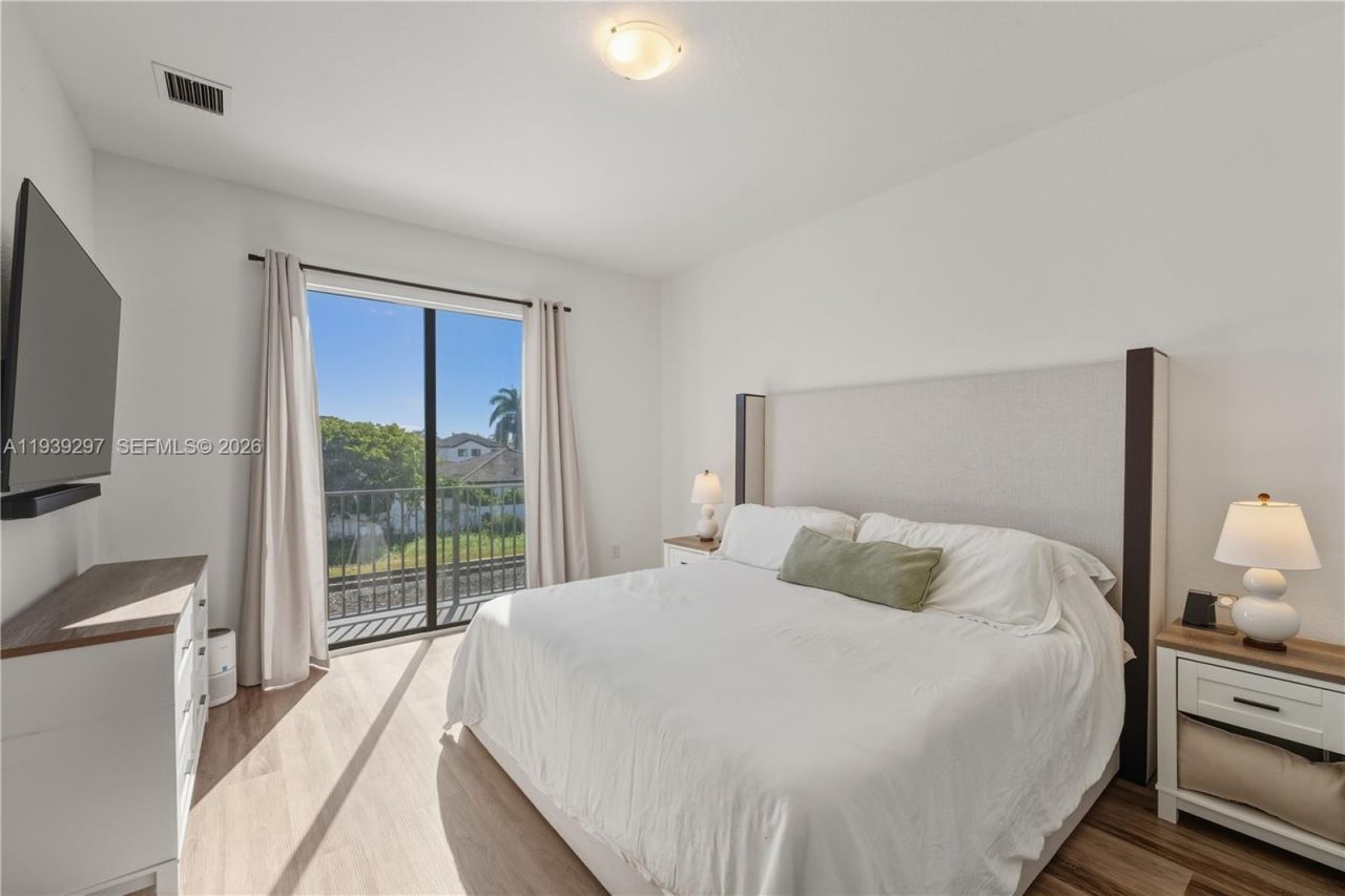 15736 SW 136th Way, Miami, FL 33196 Photo