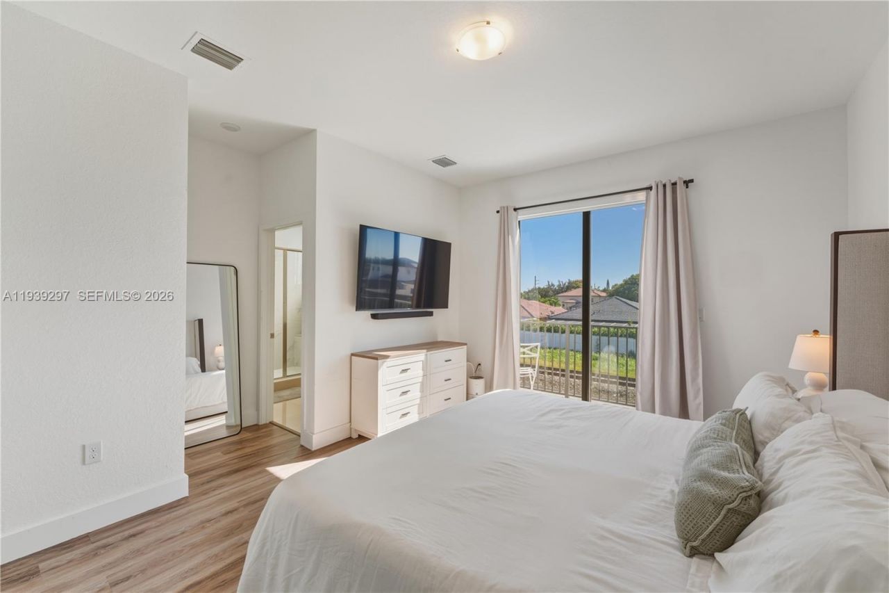 15736 SW 136th Way, Miami, FL 33196 Photo