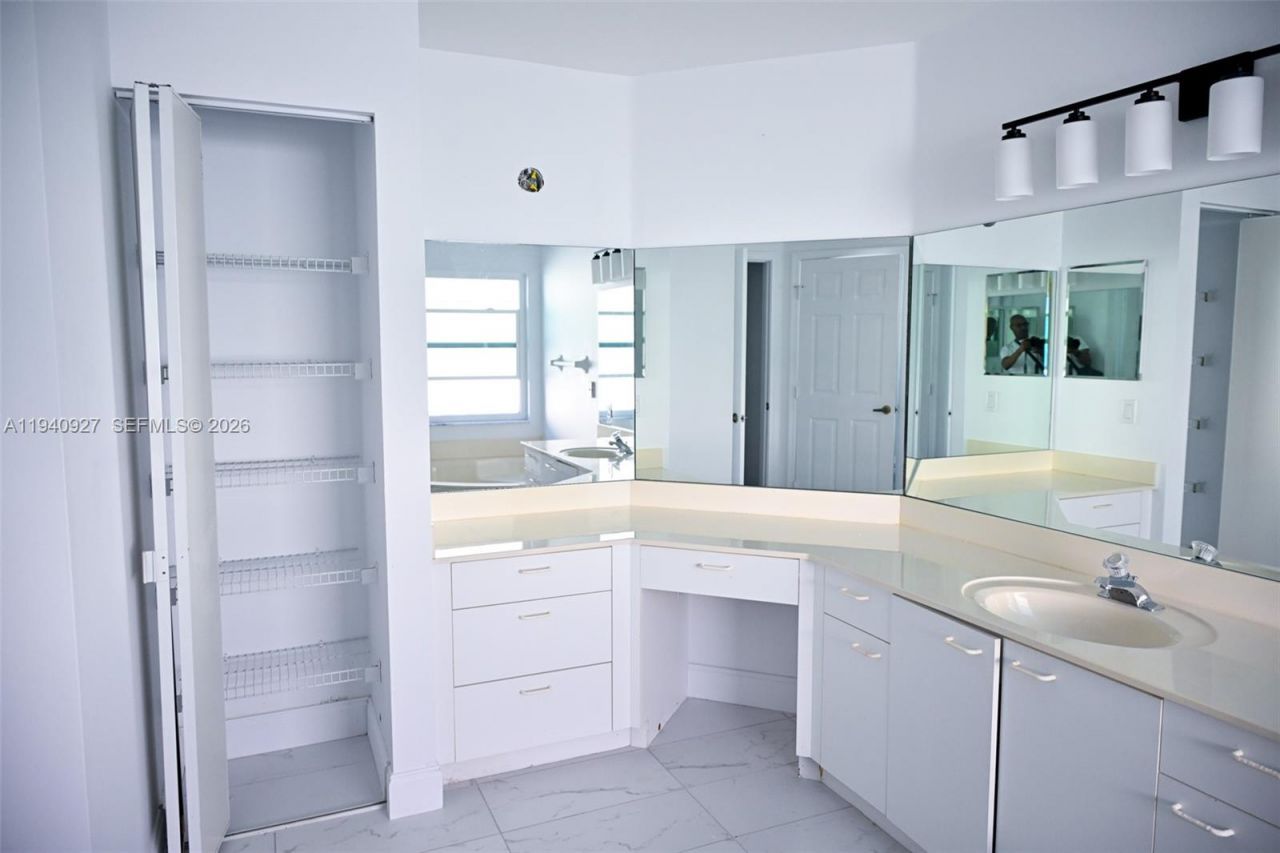 781 NW 155th Ter, Pembroke Pines, FL 33028 Photo