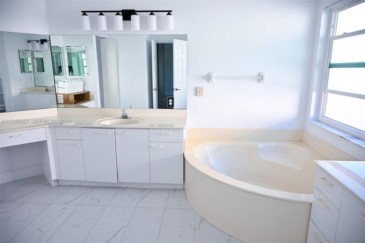 781 NW 155th Ter, Pembroke Pines, FL 33028 Photo