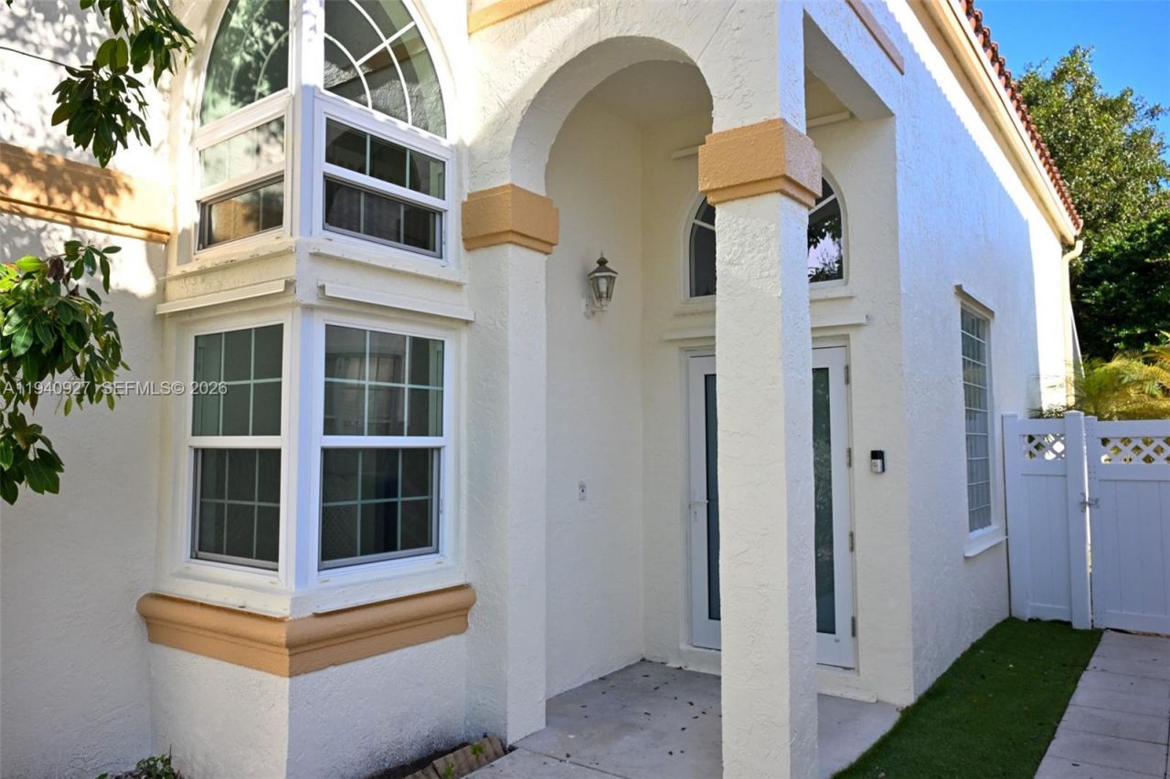 781 NW 155th Ter, Pembroke Pines, FL 33028 Photo