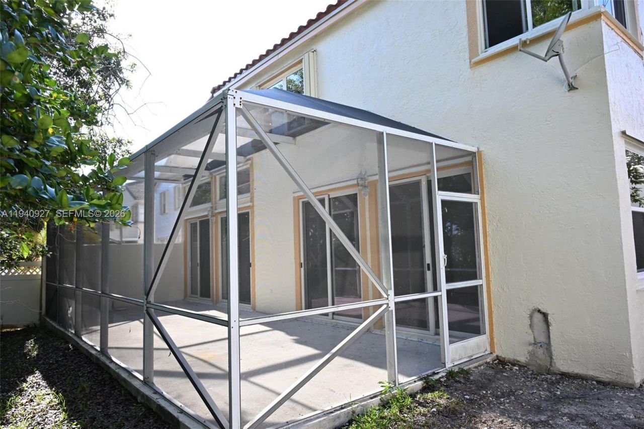 781 NW 155th Ter, Pembroke Pines, FL 33028 Photo