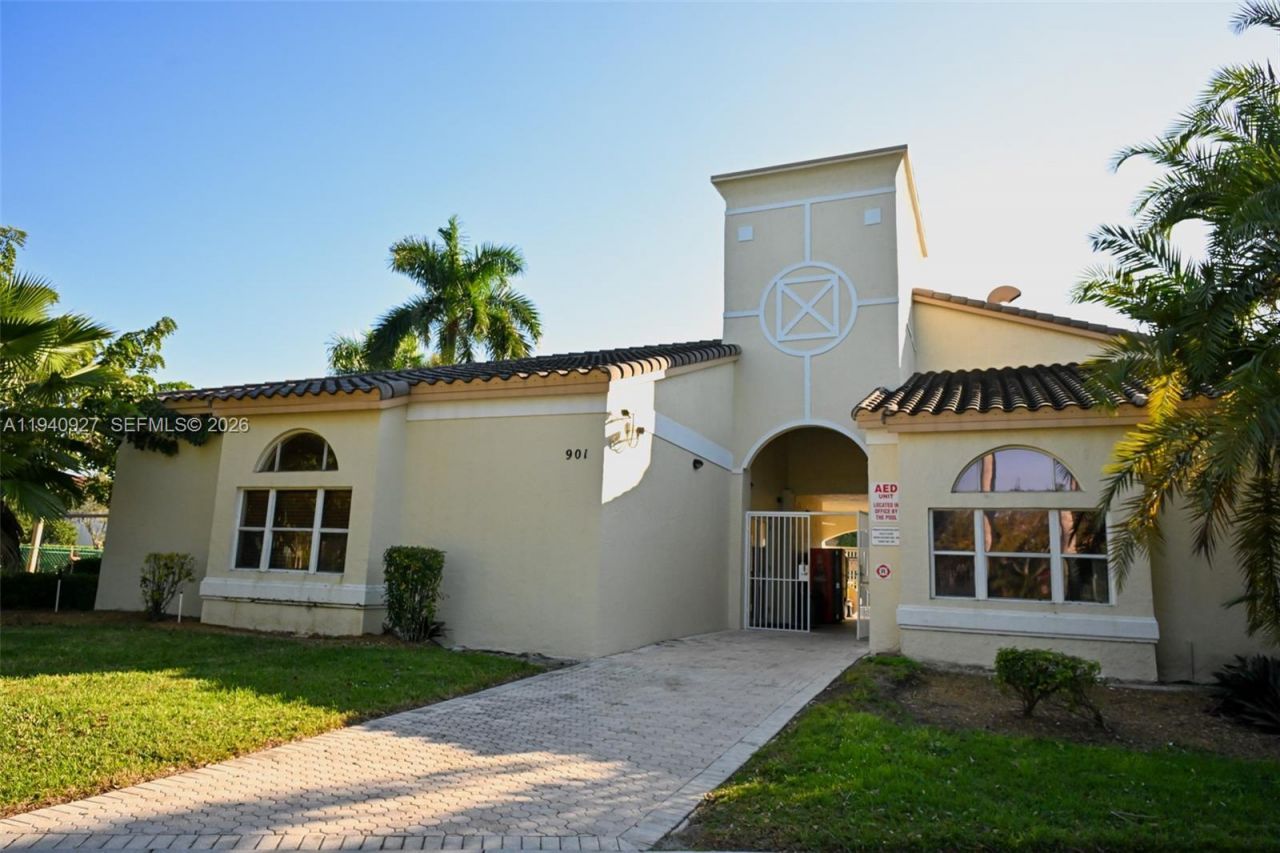 781 NW 155th Ter, Pembroke Pines, FL 33028 Photo