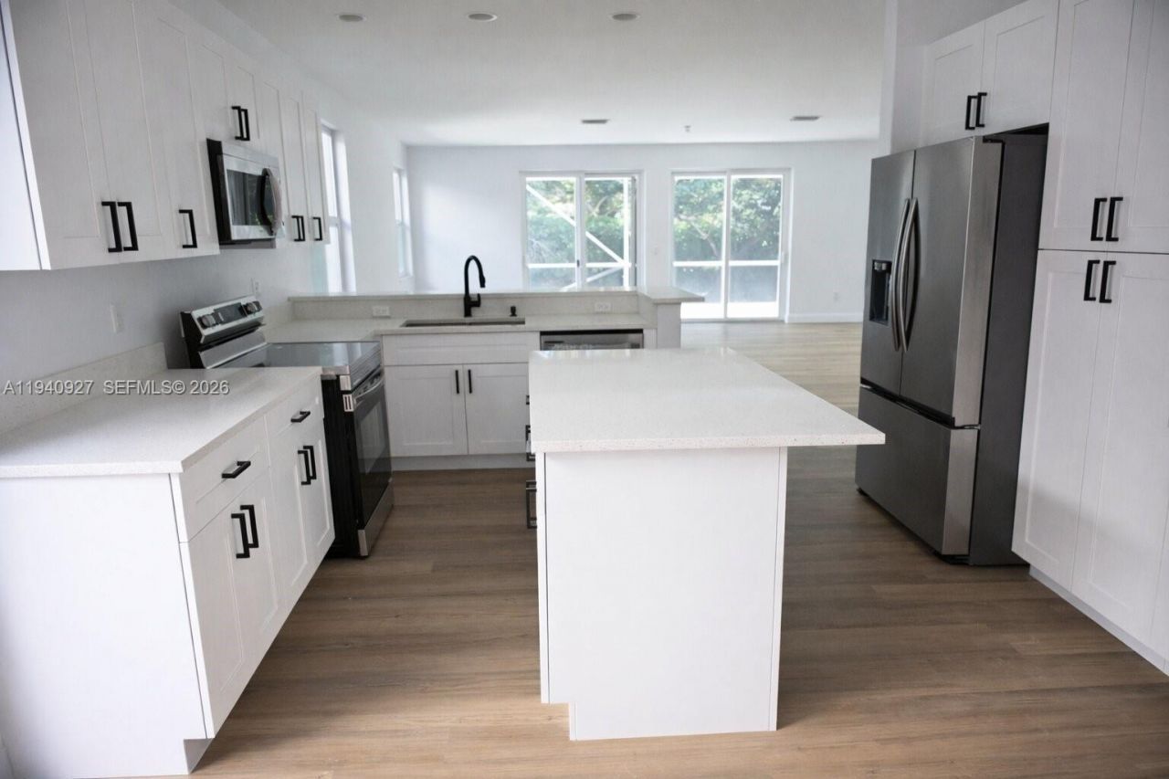 781 NW 155th Ter, Pembroke Pines, FL 33028 Photo