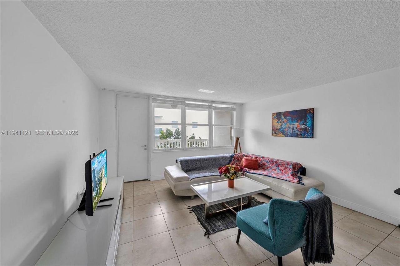 2016 Bay Dr, Unit 505, Miami Beach, FL 33141 Photo
