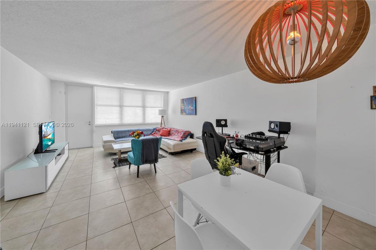 2016 Bay Dr, Unit 505, Miami Beach, FL 33141 Photo