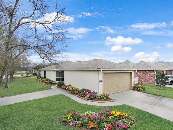 5415 COURTYARD Drive, Gonzales, LA 70737