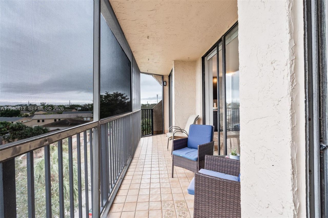 3400 Blue Lake Dr, Unit 505, Pompano Beach, FL 33064 Photo
