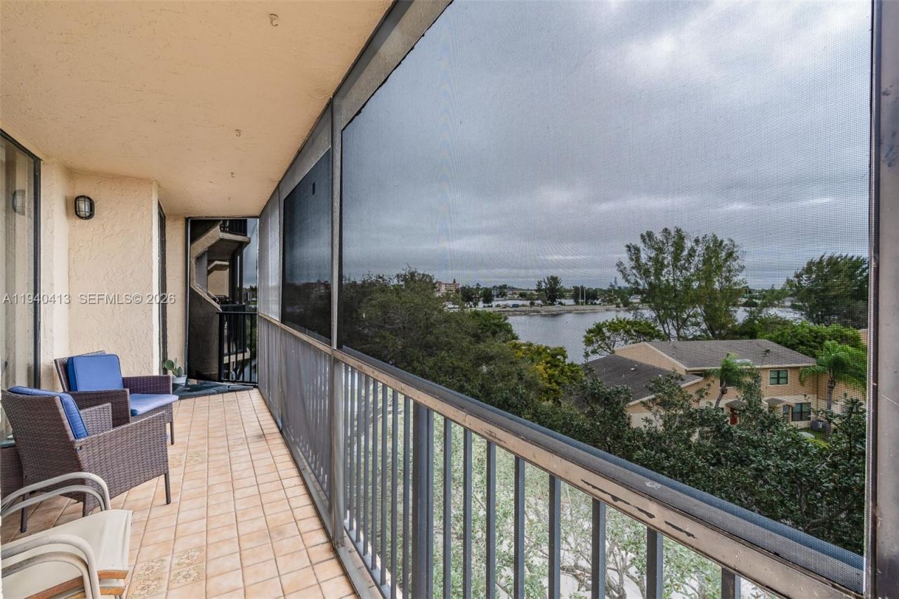 3400 Blue Lake Dr, Unit 505, Pompano Beach, FL 33064 Photo