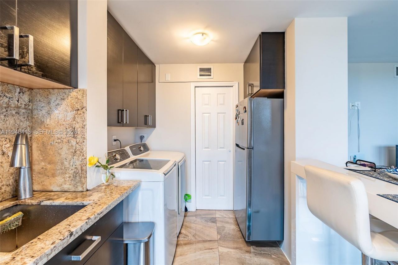 3400 Blue Lake Dr, Unit 505, Pompano Beach, FL 33064 Photo