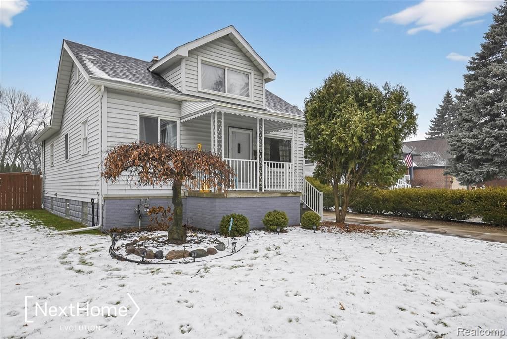 645 Riverbank Street, Wyandotte, MI 48192 Main Photo