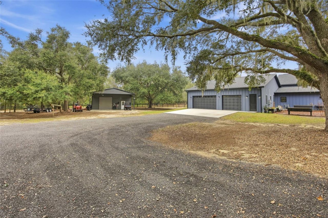 12052 SE 101st Court Road, Belleview, FL 34420 Photo