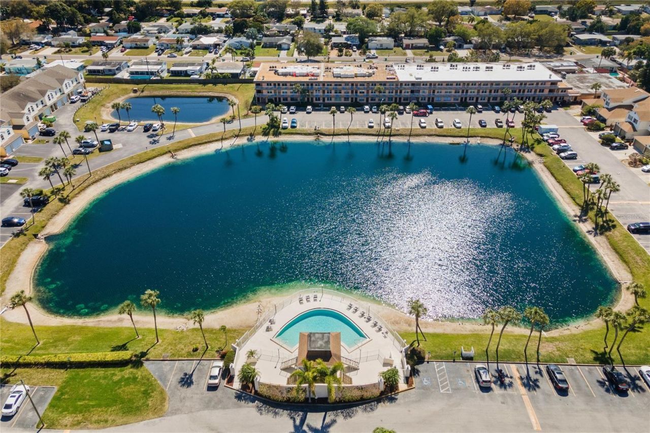 6400 46th Avenue N, Unit 16, Kenneth City, FL 33709 Photo