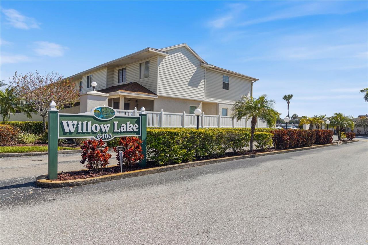 6400 46th Avenue N, Unit 16, Kenneth City, FL 33709 Photo