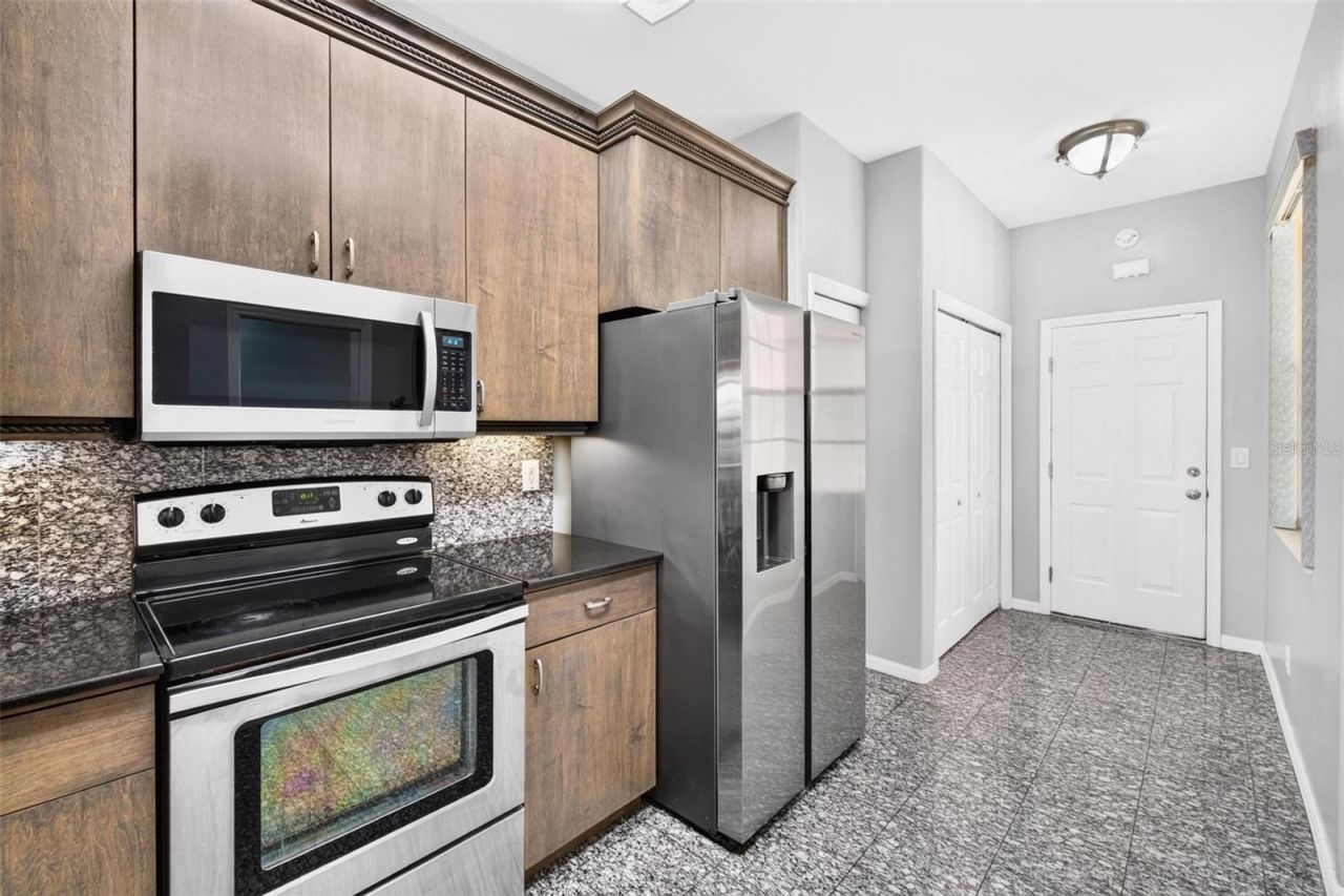 6400 46th Avenue N, Unit 16, Kenneth City, FL 33709 Photo