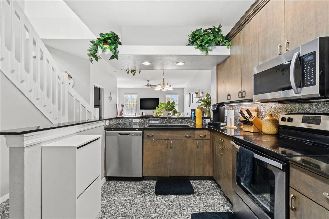 6400 46th Avenue N, Unit 16, Kenneth City, FL 33709 Photo