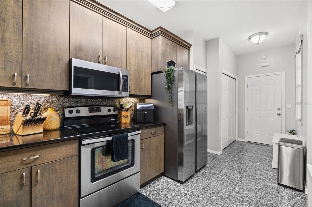 6400 46th Avenue N, Unit 16, Kenneth City, FL 33709 Photo