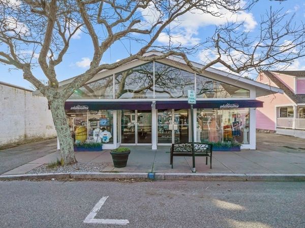 574 Main St, Barnstable, MA 02601