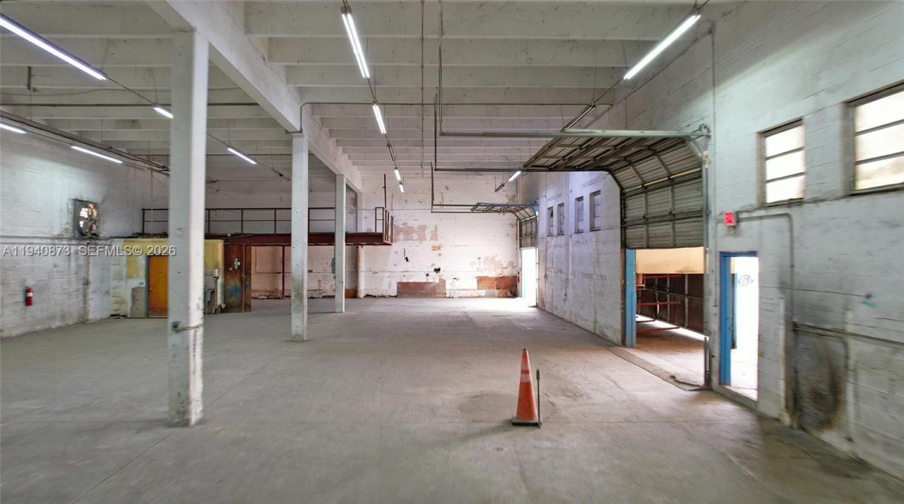 9165 NW 96th St , Medley, FL 33178 Photo