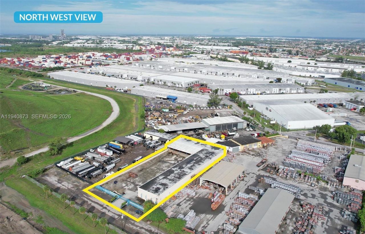 9165 NW 96th St , Medley, FL 33178 Photo