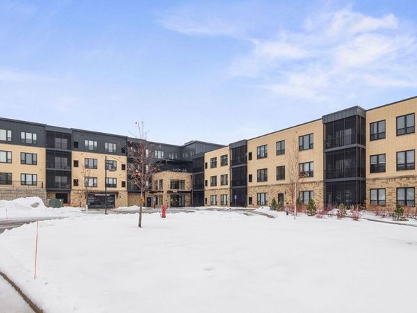 1948 W Wayzata Boulevard, Unit 203, Long Lake, MN 55356