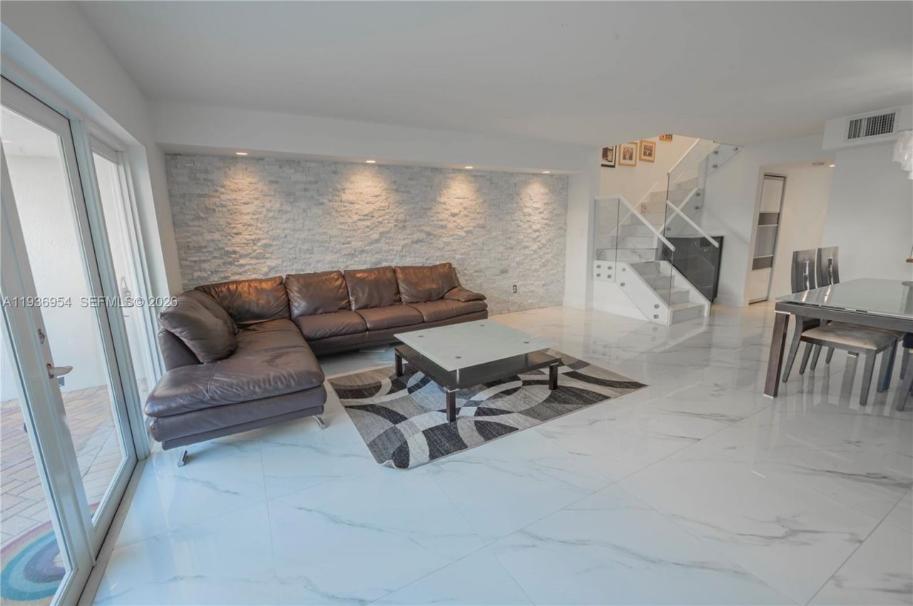 3525 Magellan Cir, Aventura, FL 33180 Photo