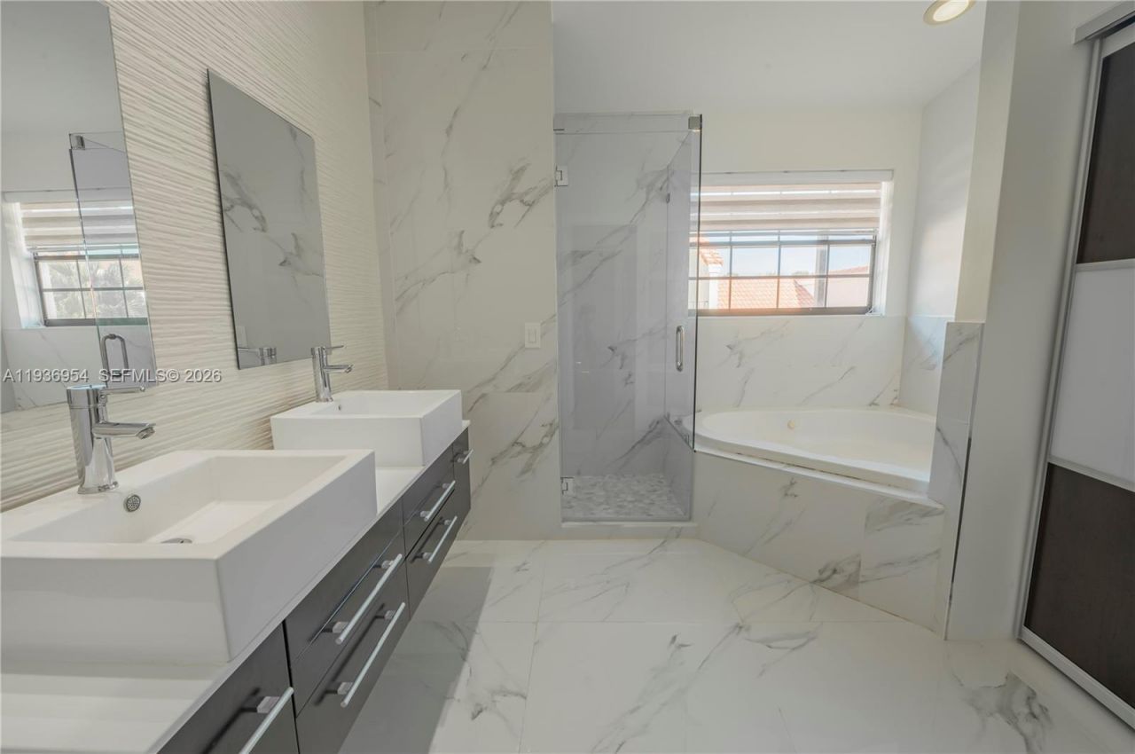 3525 Magellan Cir, Aventura, FL 33180 Photo