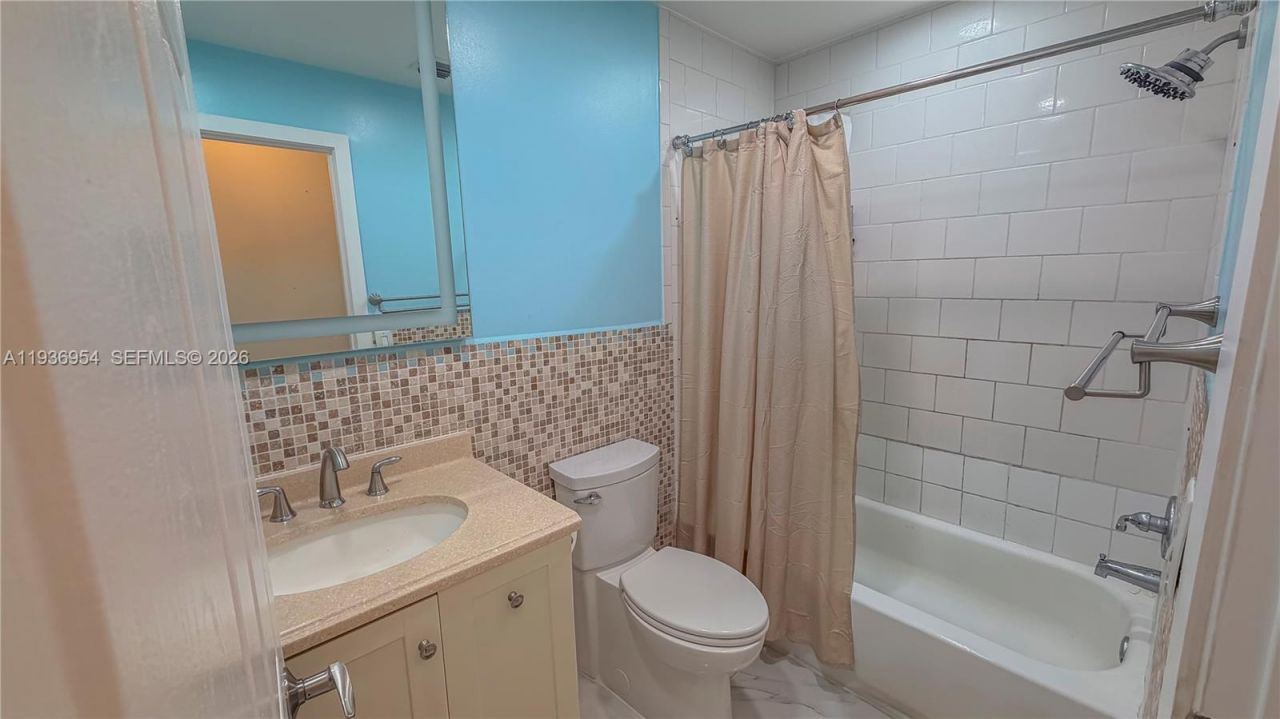 3525 Magellan Cir, Aventura, FL 33180 Photo