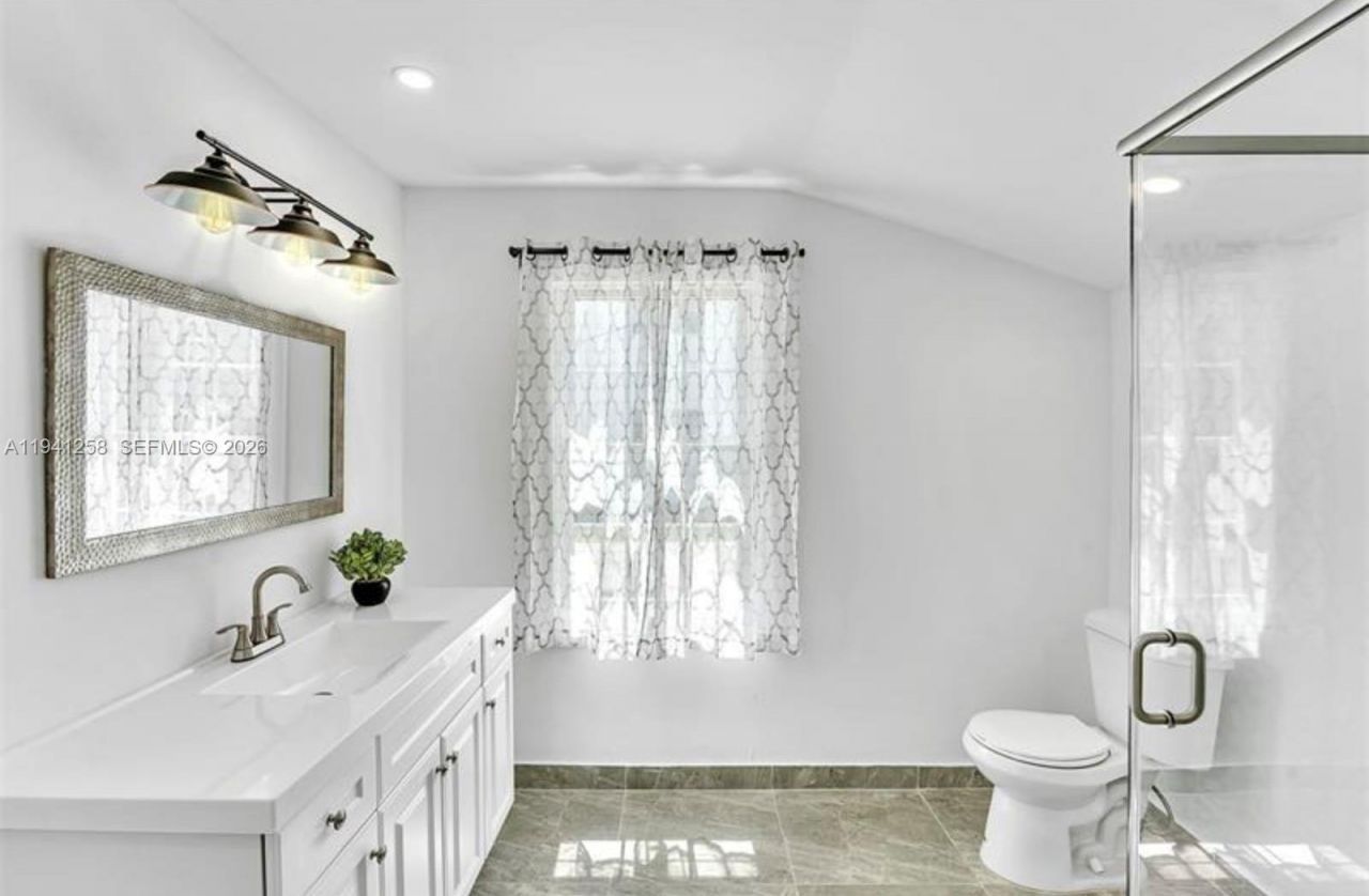 211 SE 9th St, Hallandale Beach, FL 33009 Photo