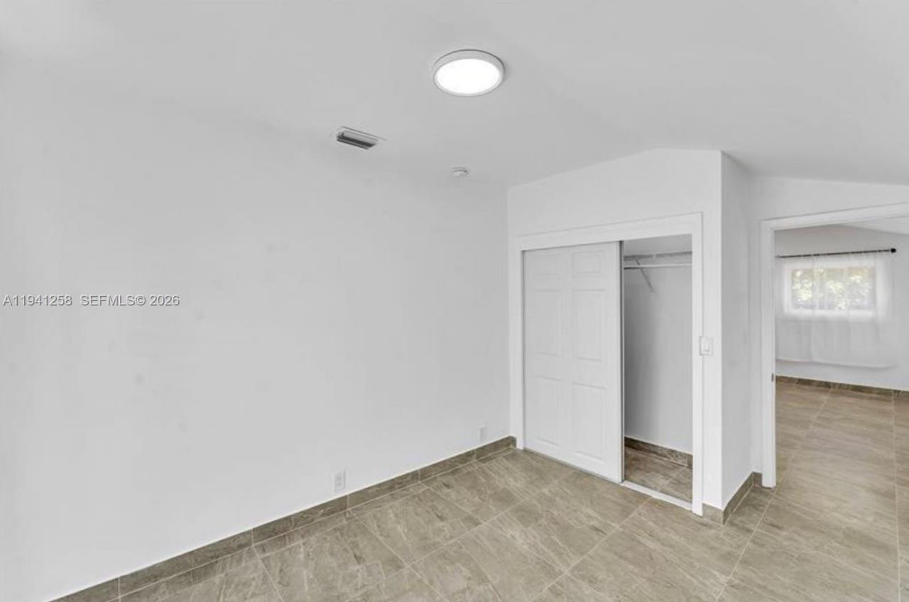 211 SE 9th St, Hallandale Beach, FL 33009 Photo