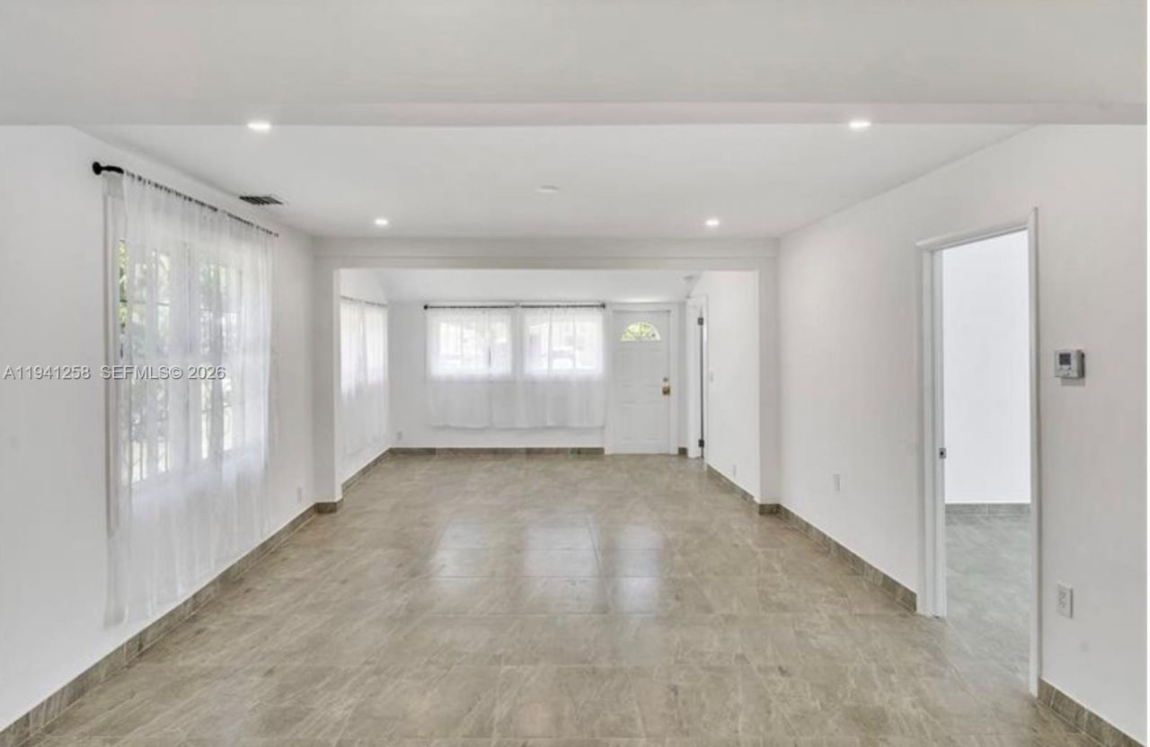 211 SE 9th St, Hallandale Beach, FL 33009 Photo