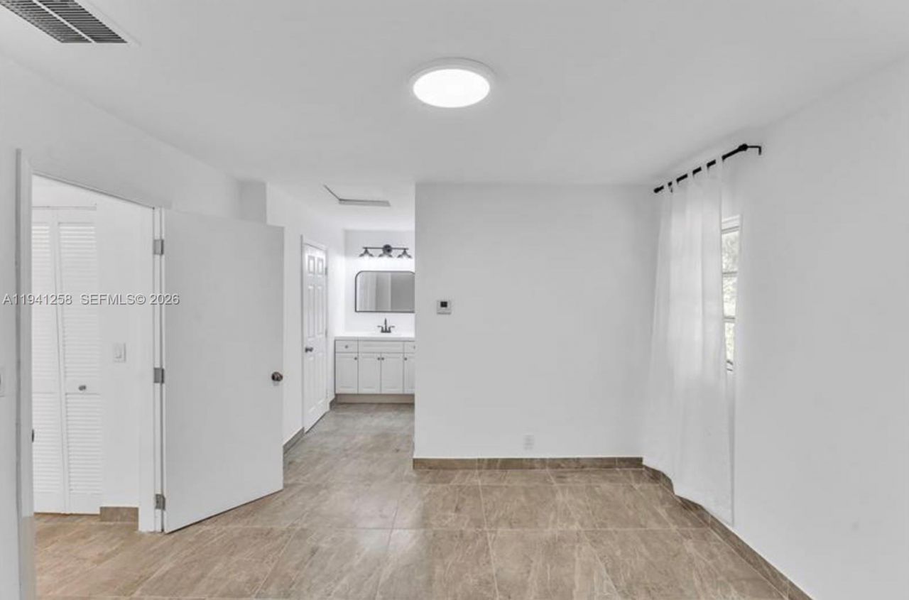 211 SE 9th St, Hallandale Beach, FL 33009 Photo