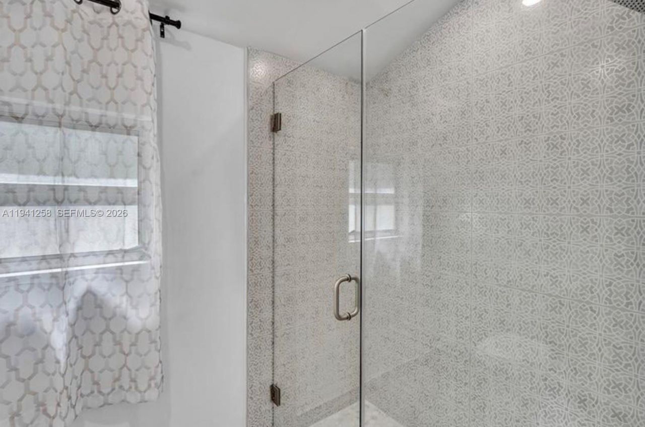 211 SE 9th St, Hallandale Beach, FL 33009 Photo