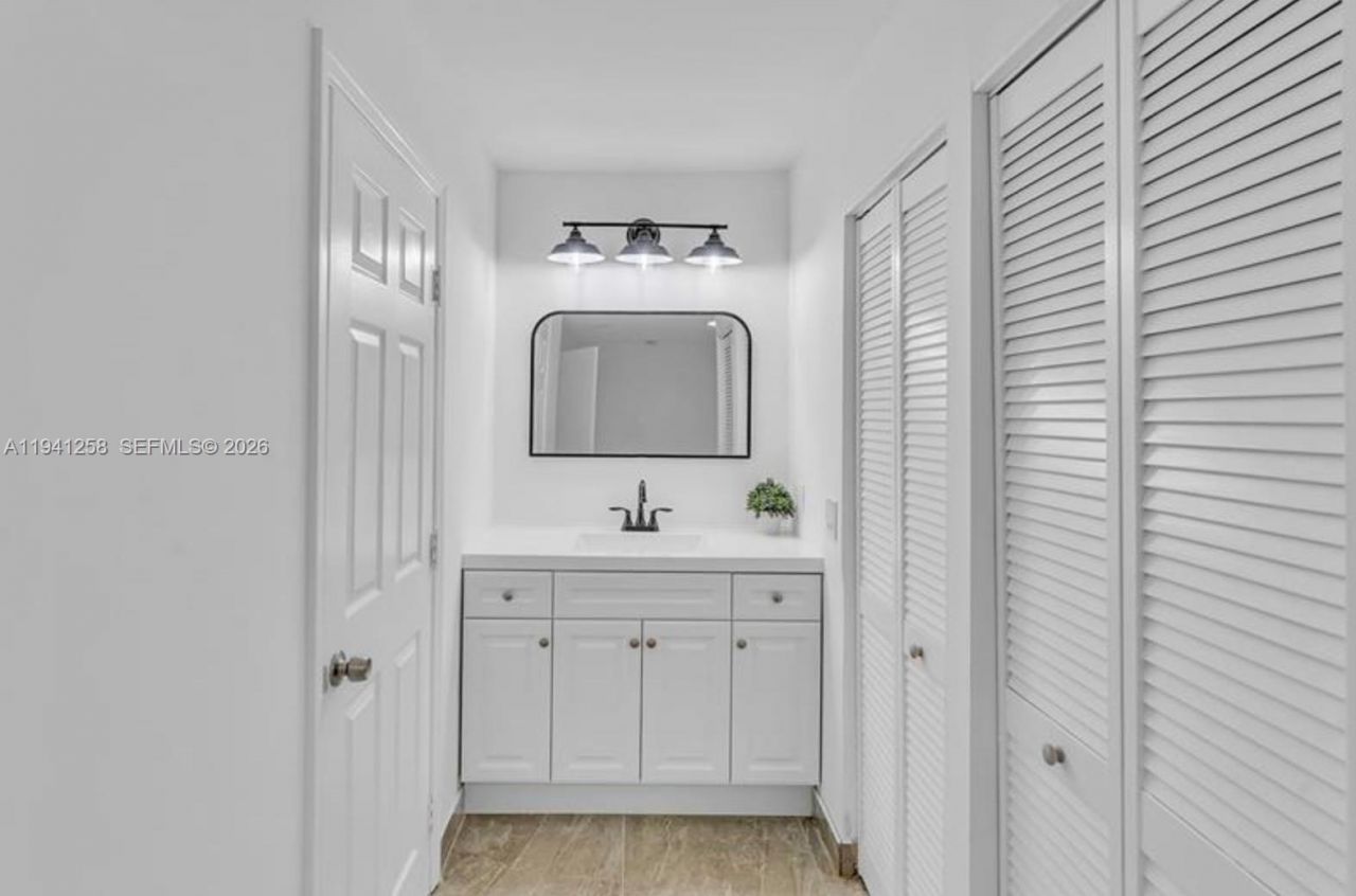 211 SE 9th St, Hallandale Beach, FL 33009 Photo