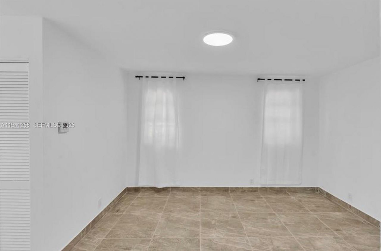 211 SE 9th St, Hallandale Beach, FL 33009 Photo