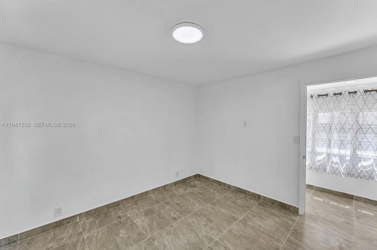 211 SE 9th St, Hallandale Beach, FL 33009 Photo