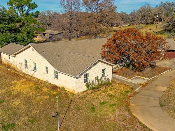 310 Oakhill Drive, Keene, TX 76059