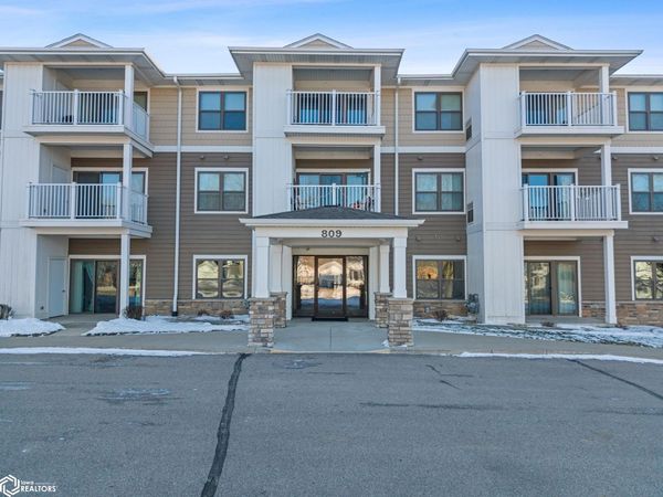 809 7th Avenue, Unit 106, Clear Lake, IA 50428