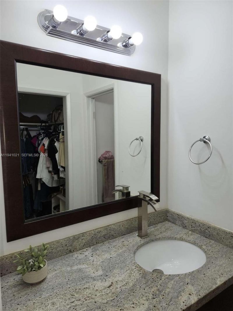 9195 Fontainebleau Blvd, Unit 6, Miami, FL 33172 Photo