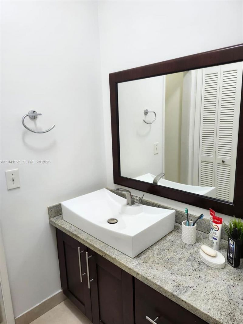 9195 Fontainebleau Blvd, Unit 6, Miami, FL 33172 Photo