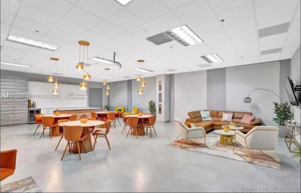 1200 Brickell Bay Dr, Unit 3524, Miami, FL 33131 Photo