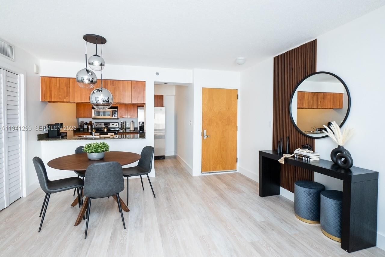 1200 Brickell Bay Dr, Unit 3524, Miami, FL 33131 Photo