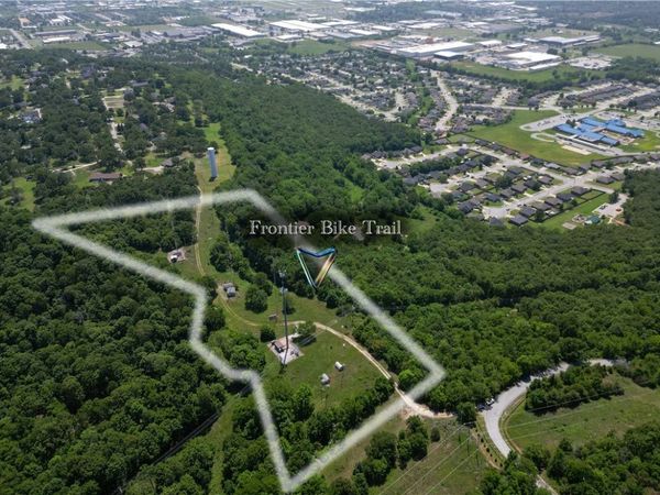 2497 Woodcliff Road, Springdale, AR 72764