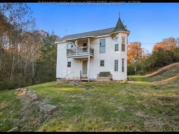 12555 McLane Pike, Liberty, WV 25124
