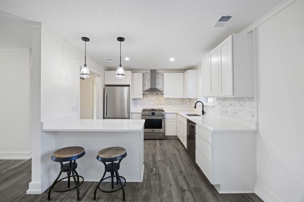 1328 Hermitage Avenue Photo 11